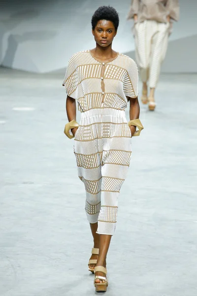 Look 19